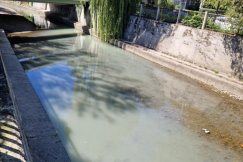 Mleczny kolor Białej. Pobrano próbki do badań, ale wstępnie wykluczono skażenie - foto