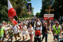 Zmęczeni, ale szczęśliwi dotarli na Jasną Górę. Powitał ich pasterz diecezji - foto