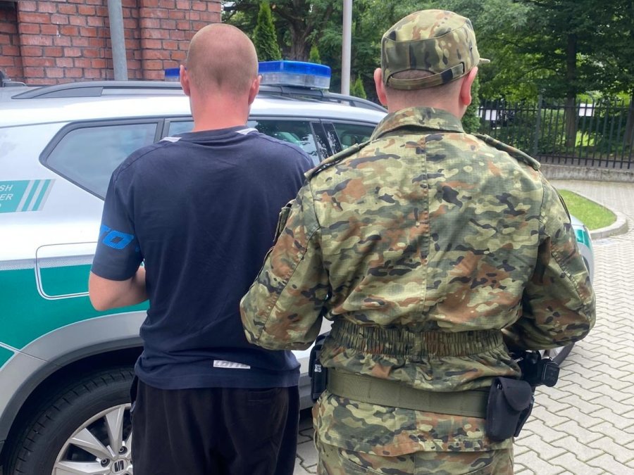 Cudzoziemiec podejrzany o przestępstwa deportowany. Konwój odwiózł go do granicy