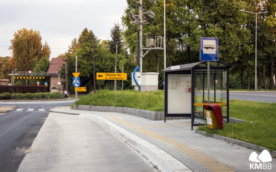 Peron przystankowy bliżej ronda. Inwestycję zrealizował właściciel nowego dyskontu - foto