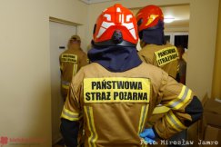 W nocy usłyszał krzyki kobiety w wieżowcu. Siłowo weszli do mieszkania - foto