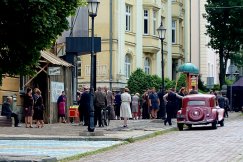W Bielsku-Białej kręcą światową produkcję. Niemieckie napisy na fasadach kamienic ZDJĘCIA
