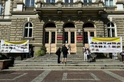 Rota na początku sesji. Radni prezydenta przyjęli swój apel przeciwko nielegalnej imigracji - foto