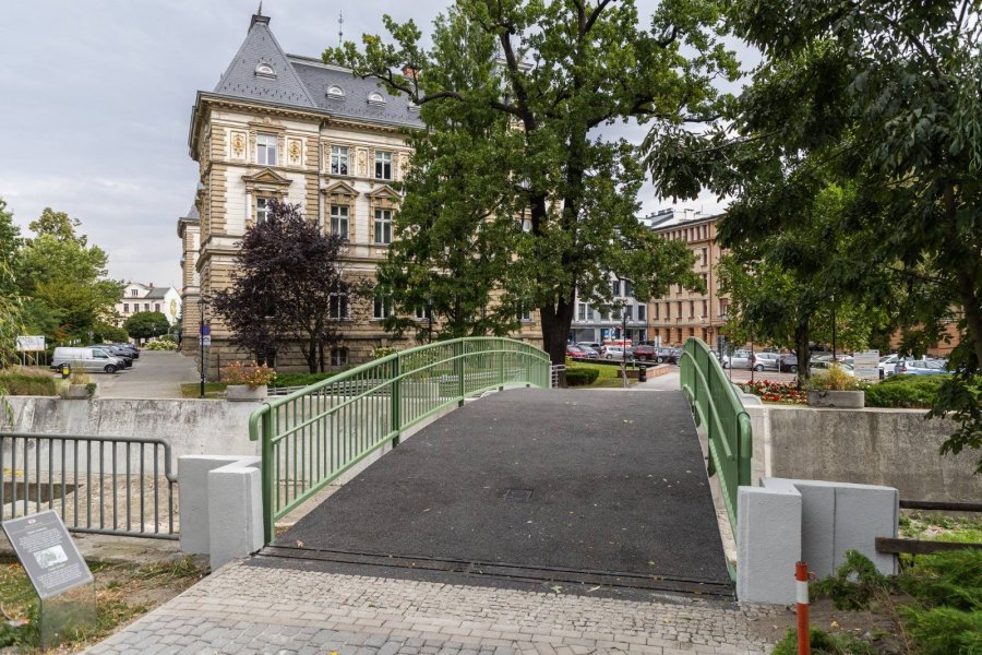 Koniec utrudnień w centrum. Mieszkańcy mogą korzystać z wyremontowanego mostku - foto