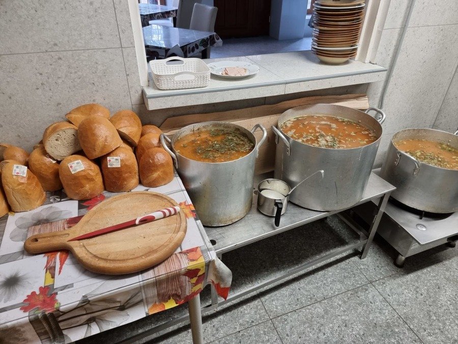Radny chce nadzoru nadwyżek żywności. Restauratorzy i sklepy objęte opłatami?
