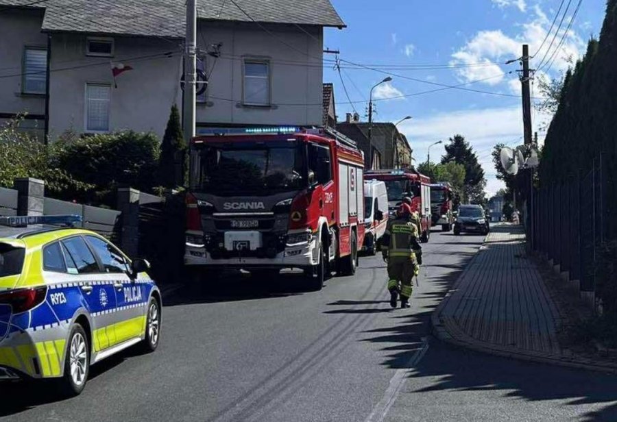 Wyczuwalny zapach gazu na bielskim osiedlu. Na miejscu pojawiło się kilka zastępów straży - foto
