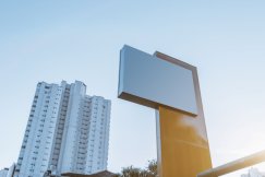 Pylony reklamowe - sposób na widoczność Twojej firmy