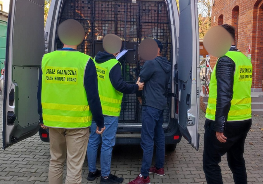 Jeździł pod wpływem, miał na koncie wyroki. Niepożądany cudzoziemiec deportowany