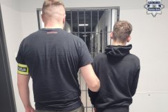 Pięć zakazów i tabletki ecstasy w aucie. 20-latek szybko nie wyjdzie z celi - foto
