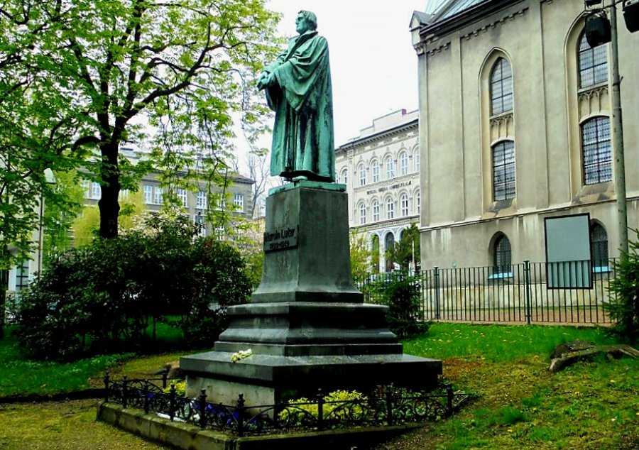 Zaprojektował go wiedeński rzeźbiarz, odsłonięto go 125 lat temu. To jedyny taki pomnik w Polsce - foto