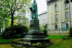 Zaprojektował go wiedeński rzeźbiarz, odsłonięto go 125 lat temu. To jedyny taki pomnik w Polsce - foto