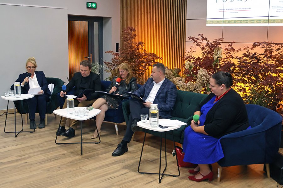 Politycy, aktorzy i samorządowcy. W Bielsku-Białej czytali poezję mistrza - foto