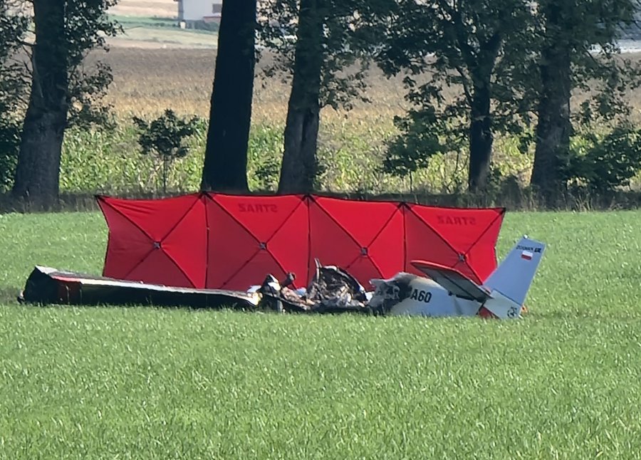 Katastrofa samolotu w Lipowej. Awionetka rozbiła się obok lotniska, zginęły dwie osoby - foto