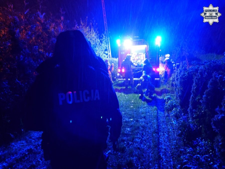 Policjanci uratowali życie młodej kobiety. Pomoc przyszła w ostatniej chwili - foto