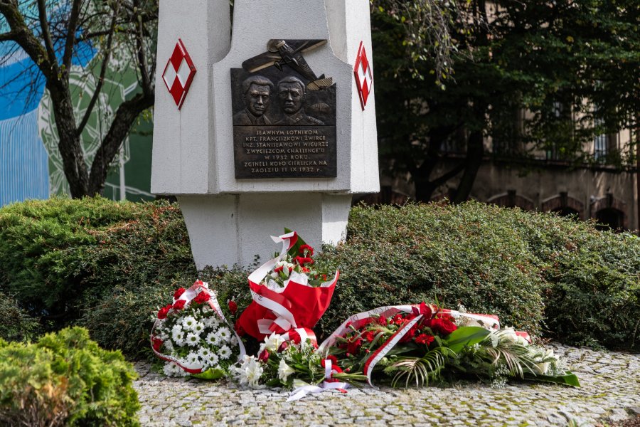 Byli bohaterami. W rocznicę katastrofy oddano im hołd na placu nazwanym na ich cześć - foto