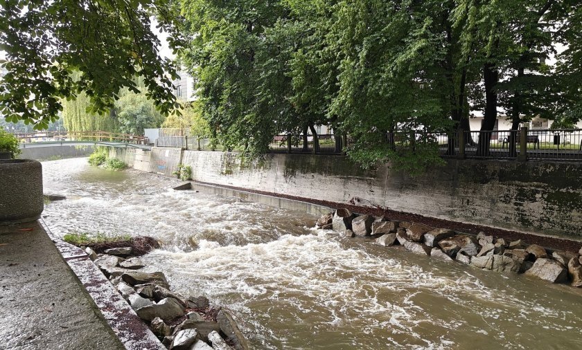 Zapowiada się deszczowa niedziela. Silny opad może powodować lokalne podtopienia - foto