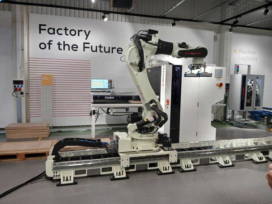 Szkoła z Bielska-Białej wygrała robota. Służy uczniom do nauki kwalifikacji - foto