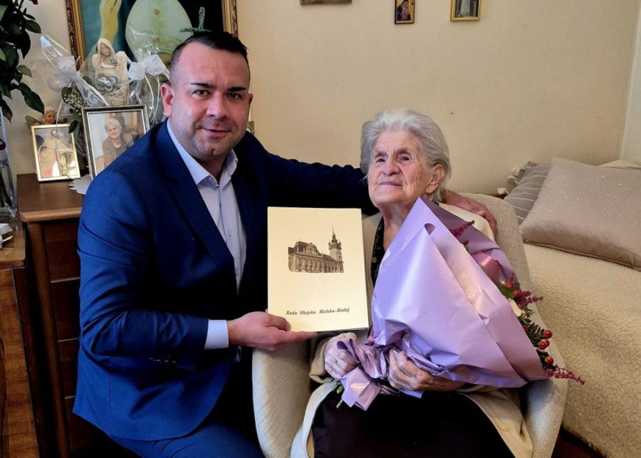 Piękny jubileusz pani Marianny. Były kwiaty, życzenia i nagroda od samorządu - foto