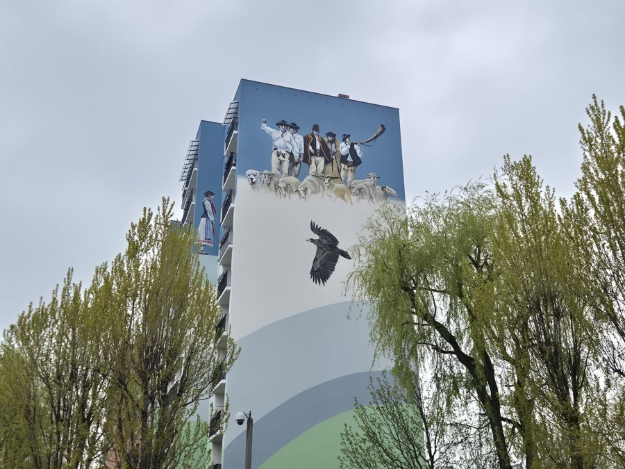 Nie tylko ciepłe ściany, ale i piękny widok. Nowe murale nawiązują do nazwy bielskiego osiedla - foto