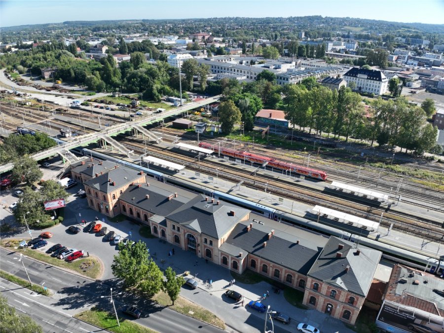 Umowa podpisana. Austriacki koncern wyburzy i przebuduję infrastrukturę wokół dworca - foto