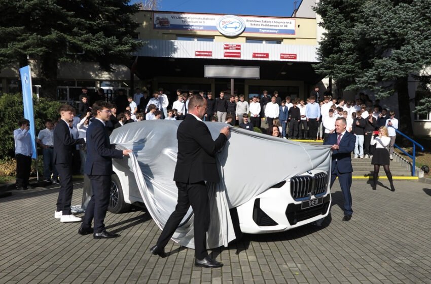 Szkoła w Bielsku-Białej otrzymała nowe BMW. Jest jedną z nielicznych takich szkół w kraju - foto