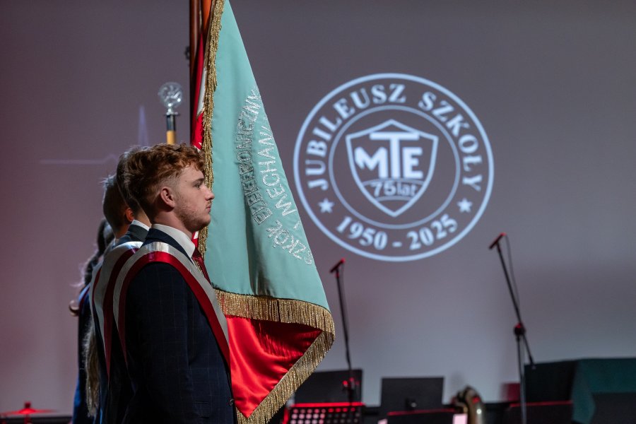 Legendarna szkoła świętowała jubileusz. Nie zabrakło wspomnień i anegdot z dawnych lat - foto