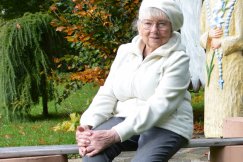 Dwie przecznice od Kiepury. Niezwykłe losy skromnej seniorki, która wciąż ma siłę by nieść dobro