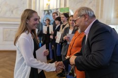 Stypendia dla 30 najzdolniejszych bielszczan. Miejska spółka wspiera ich od lat - foto