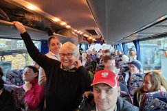 Skoro świt ruszyli do stolicy. Kilka autokarów z Bielska-Białej jedzie na Marsz Niepodległości - foto
