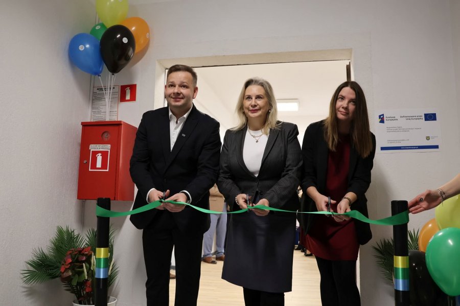 Nowy ośrodek w Bielsku-Białej otwarty. To miejsce kompleksowego wsparcia dla pieczy zastępczej - foto