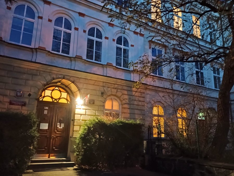 O publicznych sprawach za zamkniętymi drzwiami. To załamanie zasad jawności życia publicznego