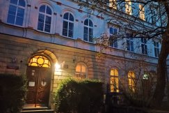O publicznych sprawach za zamkniętymi drzwiami. To załamanie zasad jawności życia publicznego