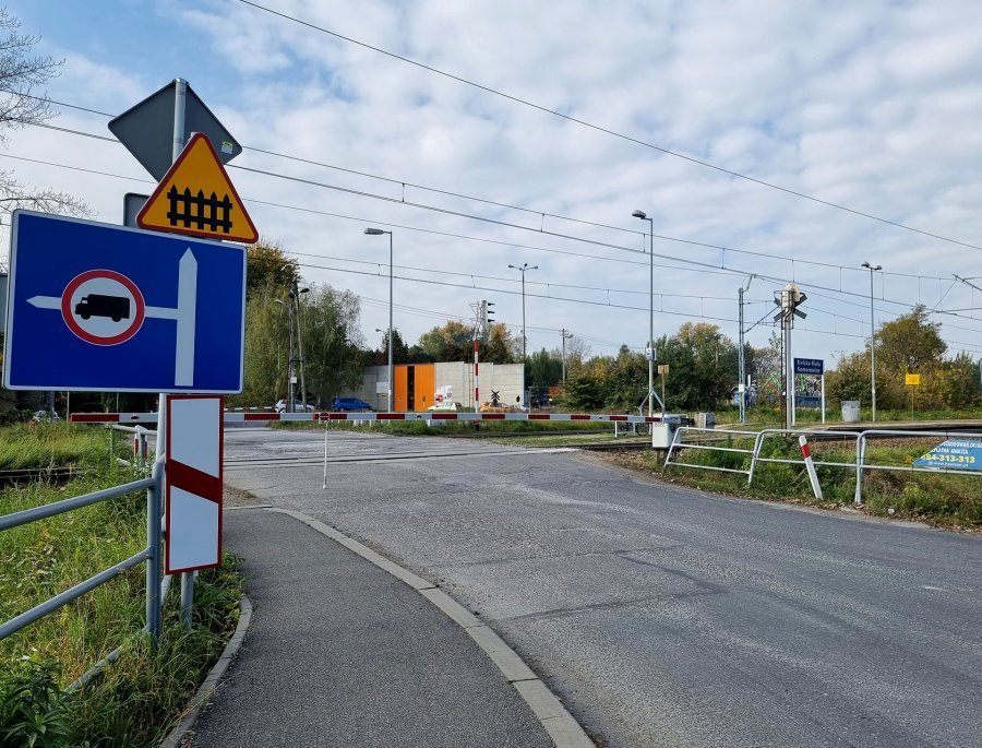 Z zaskoczenia zamknęli przejazd kolejowy w Komorowicach. Dwa tygodnie objazdów MAPA