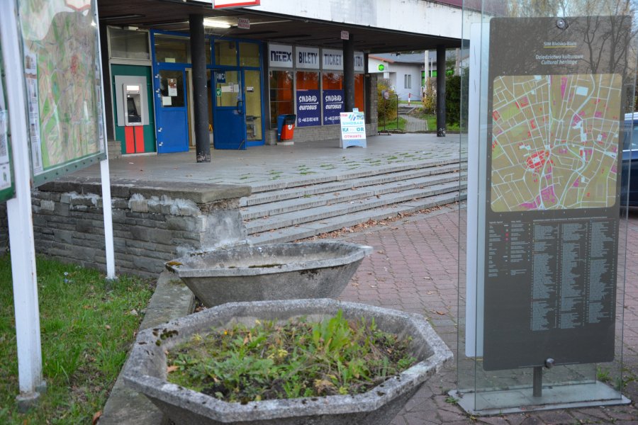 Pół wieku temu był cudem architektonicznym. Dziś dworzec jest wstydliwą wizytówką miasta ZDJĘCIA