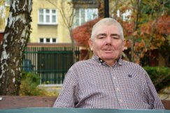 Świat widziany przez sito. Poruszająca historia człowieka, który nie dał się złamać chorobie