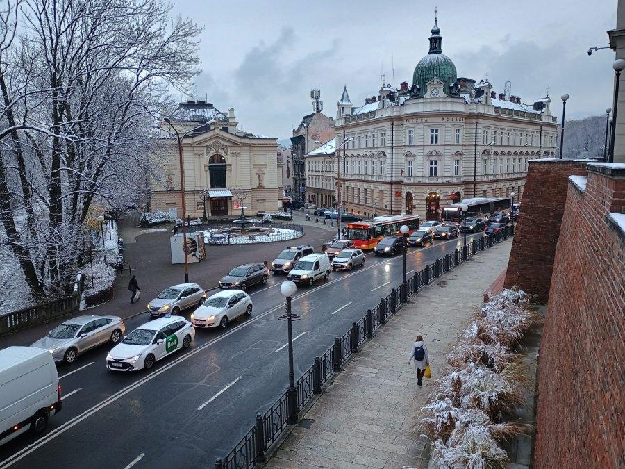 Po opadach będzie bardzo ślisko. Synoptycy wydali alert, nocą złapie przymrozek