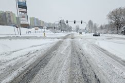 Miejscami spadło ponad 20 cm śniegu. Trudne warunki na drogach w całym regionie - foto