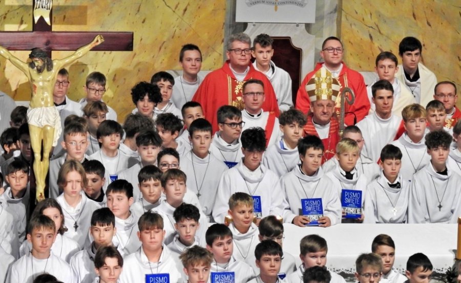 Diecezja ma ponad 560 nowych lektorów. Błogosławił ich biskup Pindel - foto