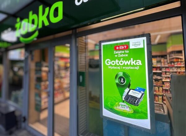 Popularna sieć ma problem ze zwrotem opakowań. Po dwóch tygodniach naprawiono urządzenie
