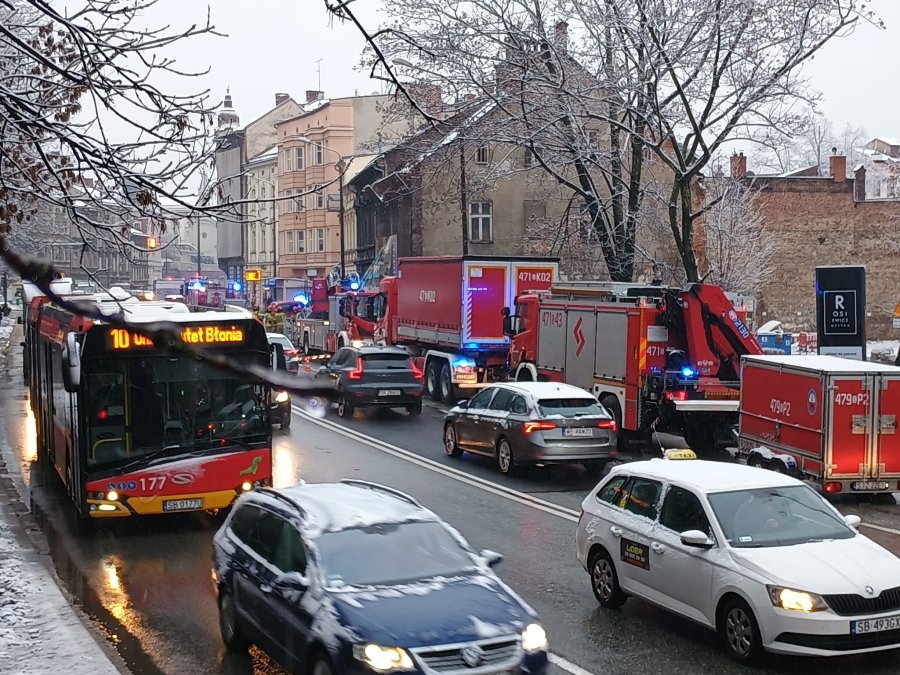Katastrofa budowlana w centrum Bielska-Białej. Runęła kamienica, przeszukują gruzowisko ZDJĘCIA