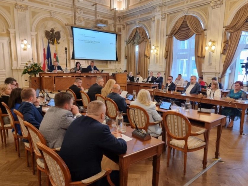 Miliony na podwyżki dla urzędników. „Korzystamy z dobrej sytuacji ekonomicznej miasta”