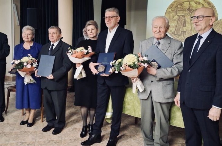 Akcja Katolicka ma 30 lat. W trakcie sesji mówiono o zagrożeniach i wręczono medale - foto