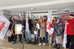 Pikietowali przed kuratorium. Chcą podwyżek wynagrodzenia i zatrzymania chaosu - foto