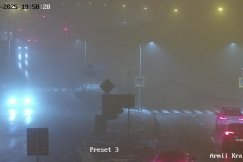 Widzialność poniżej 200 m. Do rana będzie mgliście, a szadź może powodować śliskość