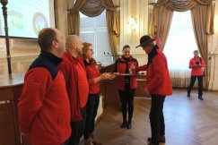 Beskidzcy przewodnicy świętują piękny jubileusz. Wręczono nowe „blachy” i odznaczenia - foto