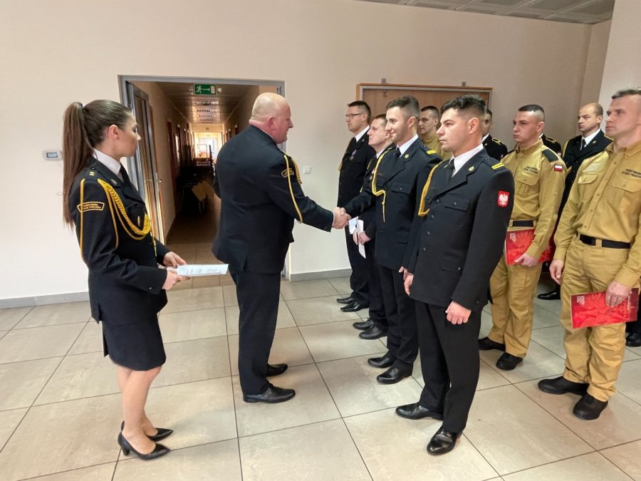 Nowi strażacy złożyli przysięgę. W trakcie uroczystości wręczono także awanse i nagrody - foto