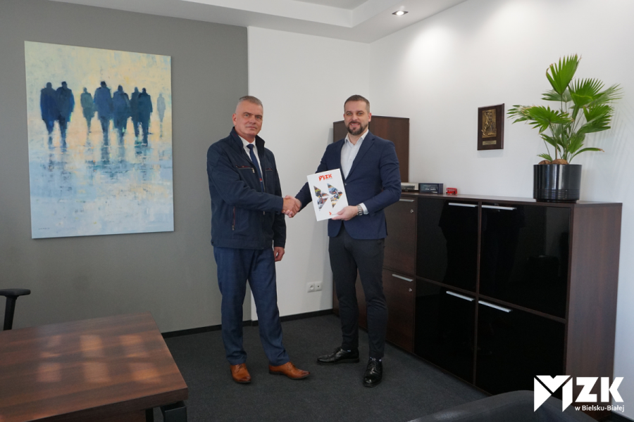 W trakcie kursu senior osunął się na podłogę. Bohaterski czyn kierowcy MZK uratował życie - foto