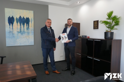 W trakcie kursu senior osunął się na podłogę. Bohaterski czyn kierowcy MZK uratował życie - foto