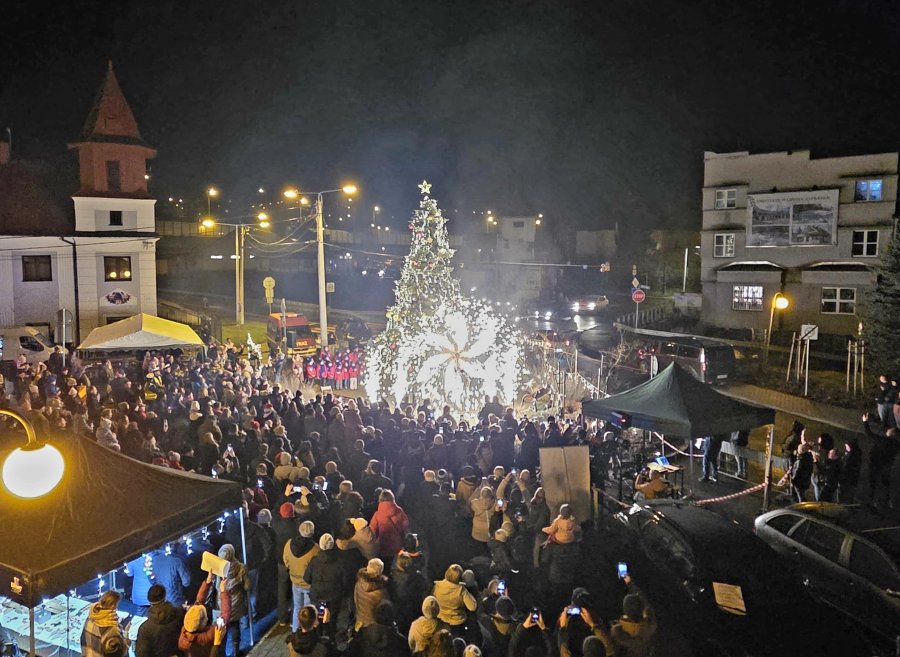 Lipnik rozbłysnął! Tłumy mieszkańców na świątecznym jarmarku i rozświetleniu choinki - foto