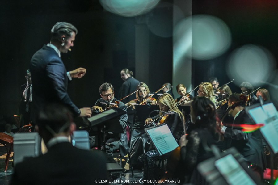 Ostatnie bilety na świąteczny koncert. Jeden z najpopularniejszych zespół zagra z bielską orkiestrą